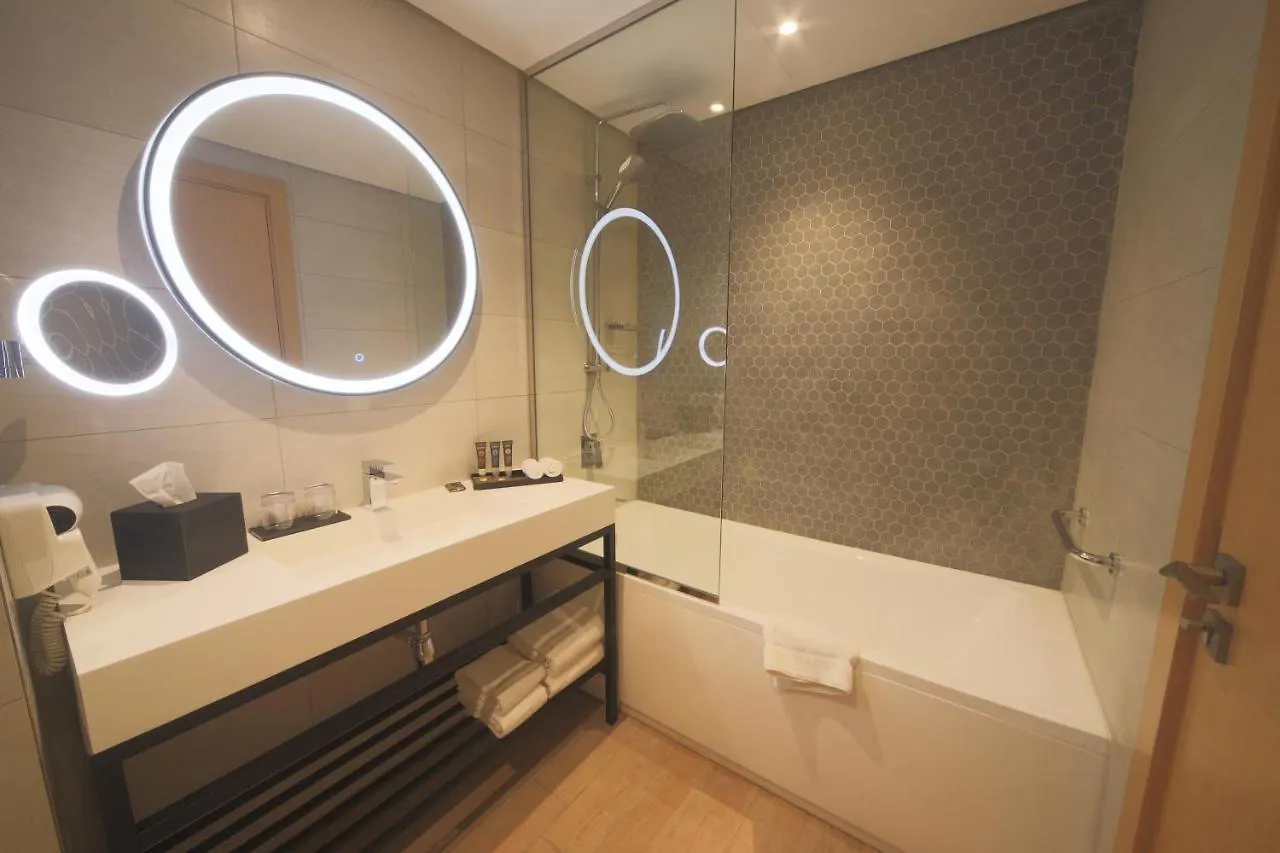 Novotel Jumeirah Village Triangle Dubai 4*,