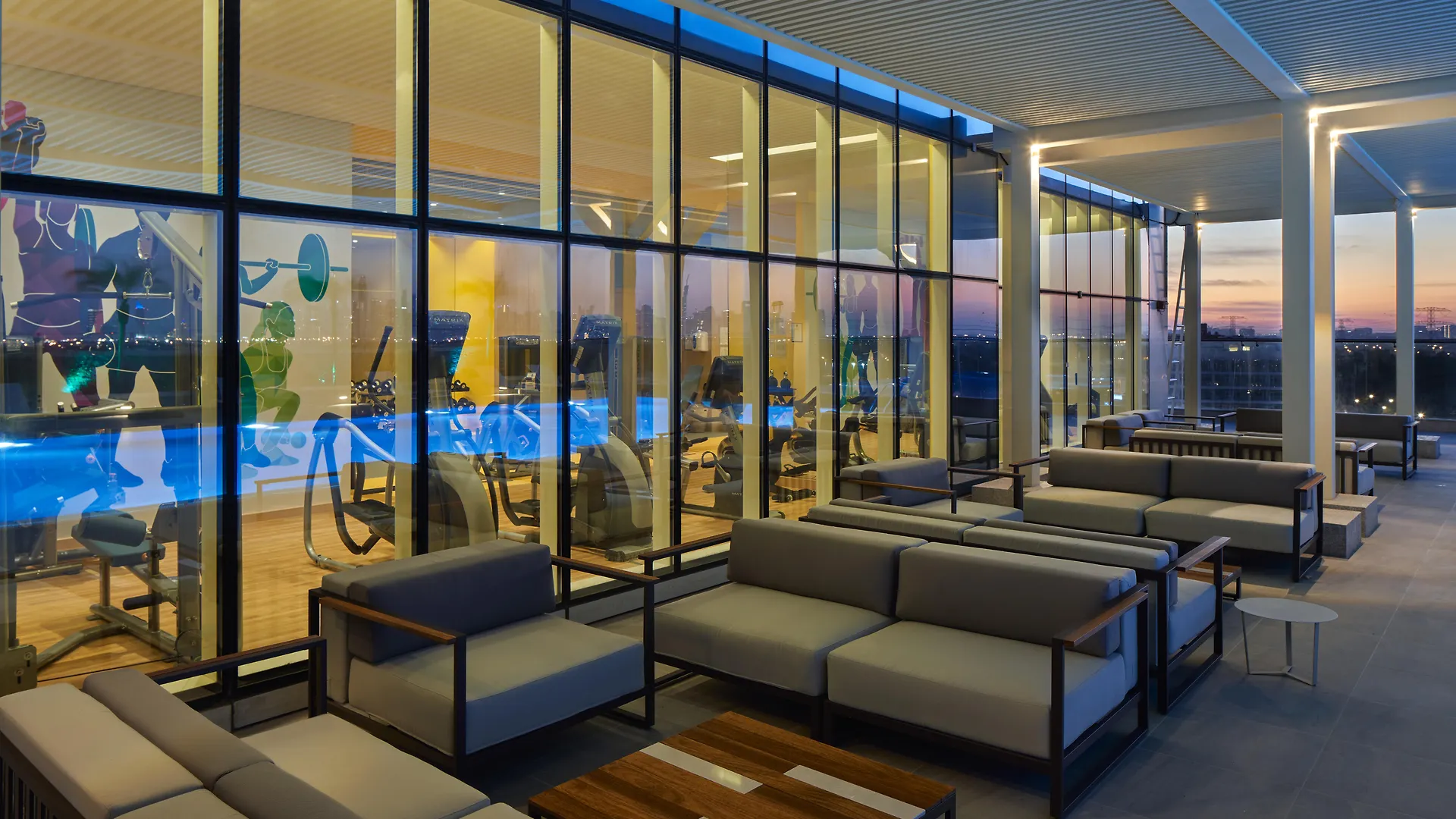 Novotel Jumeirah Village Triangle Dubai 4*,  Emirados Árabes Unidos