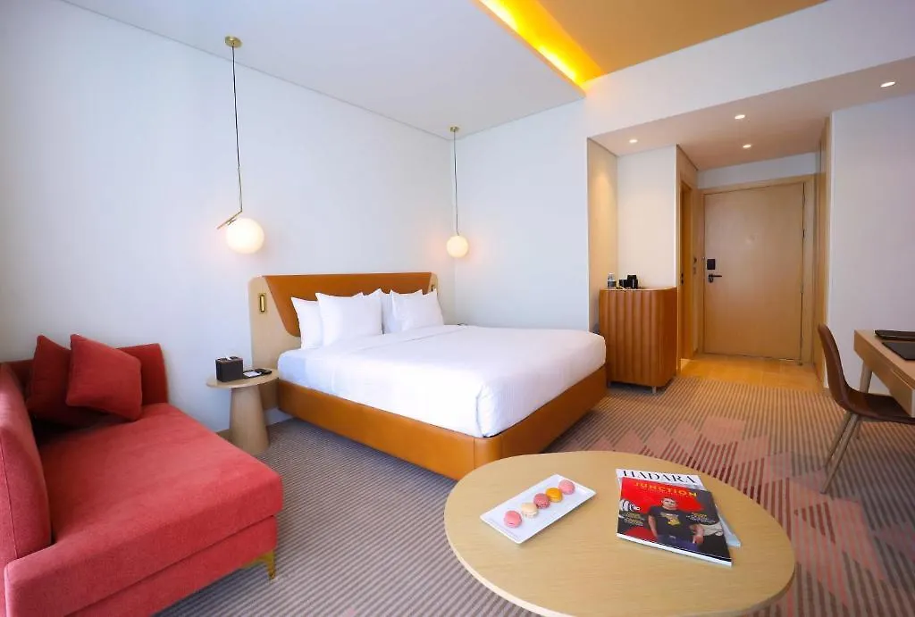 Novotel Jumeirah Village Triangle Dubai 4*,